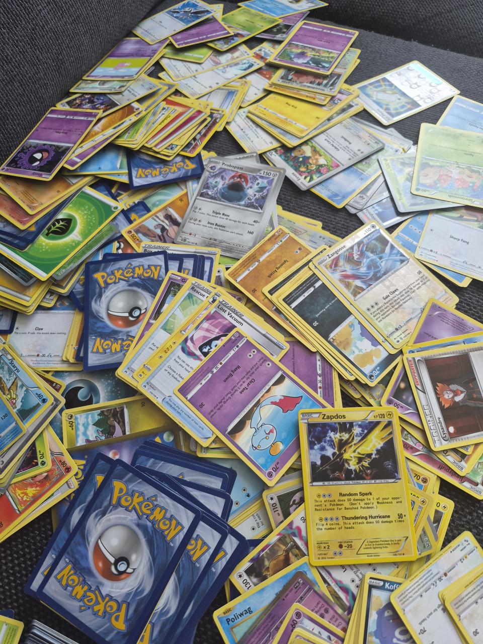 Te koop in Goes enorm veel pokemonkaarten