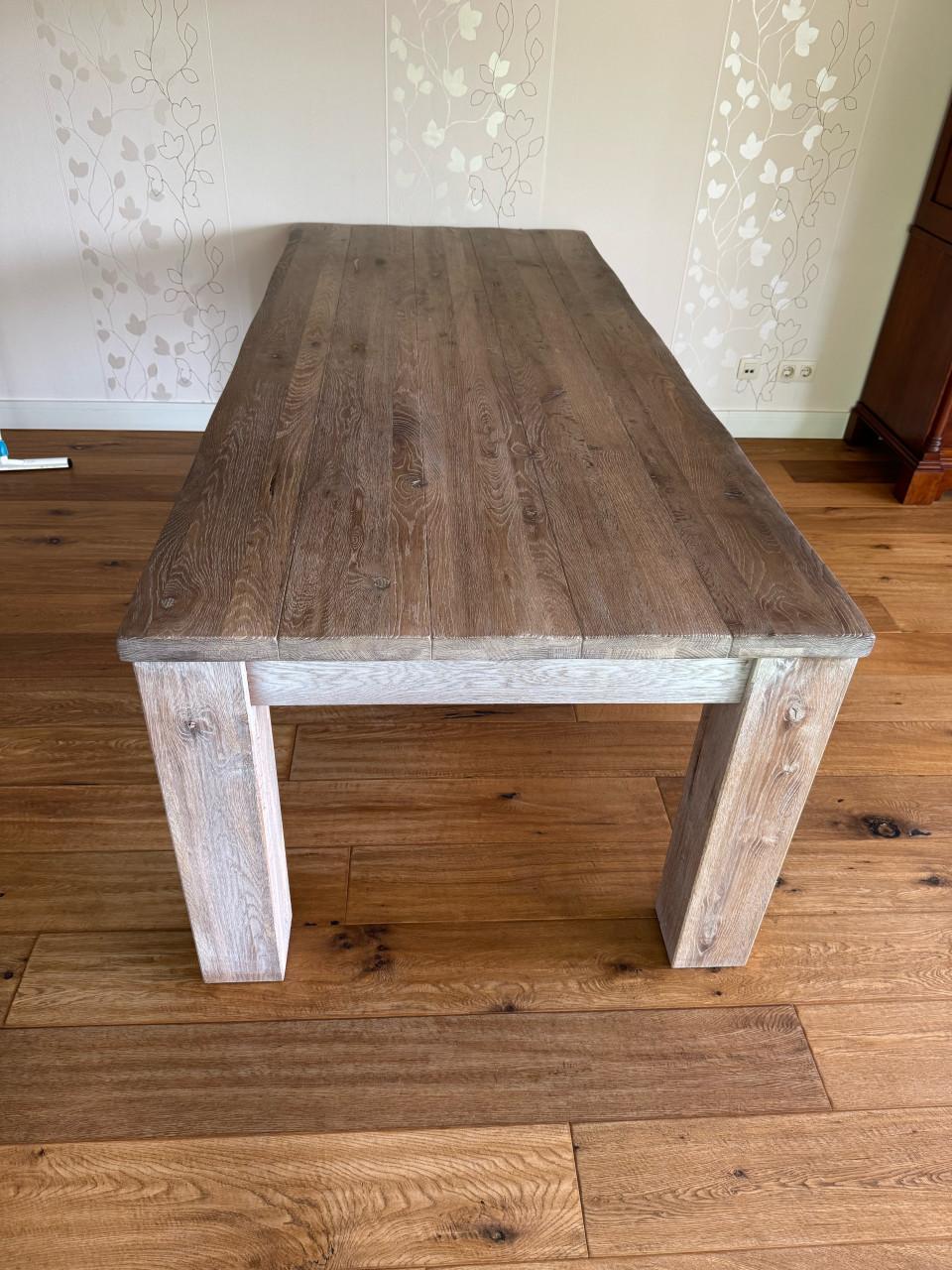 Robuuste eetkamertafel
