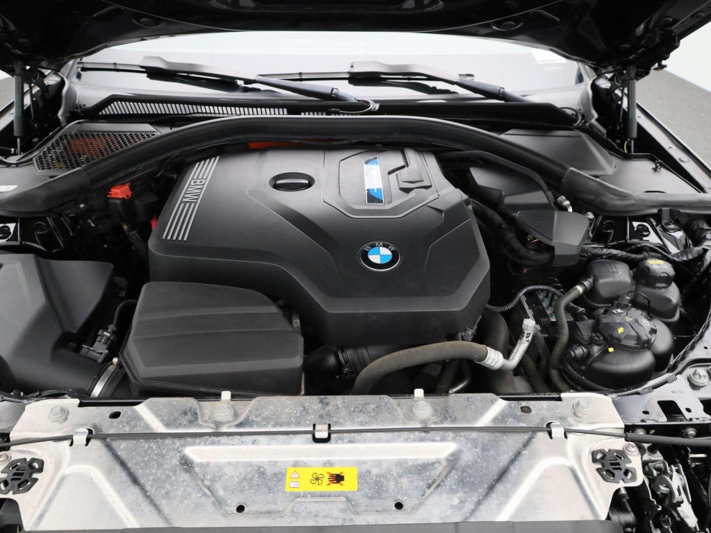 BMW 3-serie 330e high executive | automaat | lmv | navigatie | ledere | par