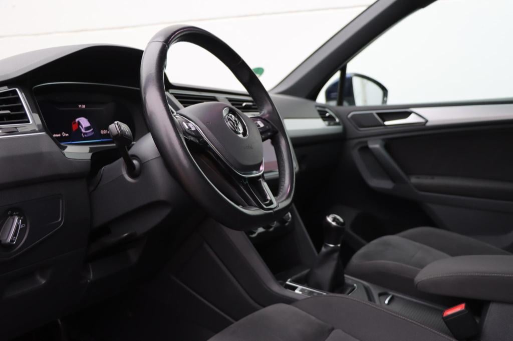 Volkswagen Tiguan 1.4 tsi comfortline business r | panoramadak | trekhaak |