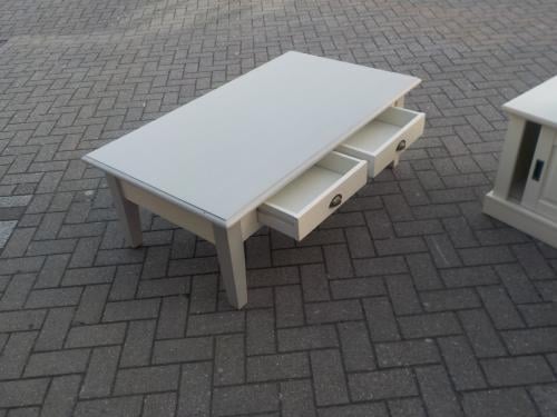 Salontafel met 2 laden in goede staat 130 x 75 cm