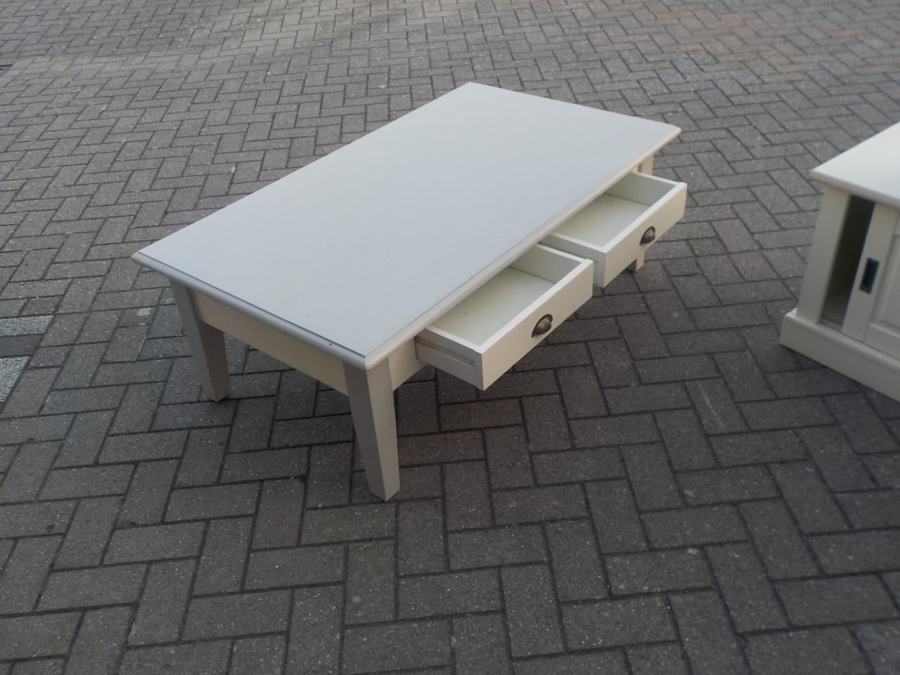 Salontafel met 2 laden in goede staat 130 x 75 cm