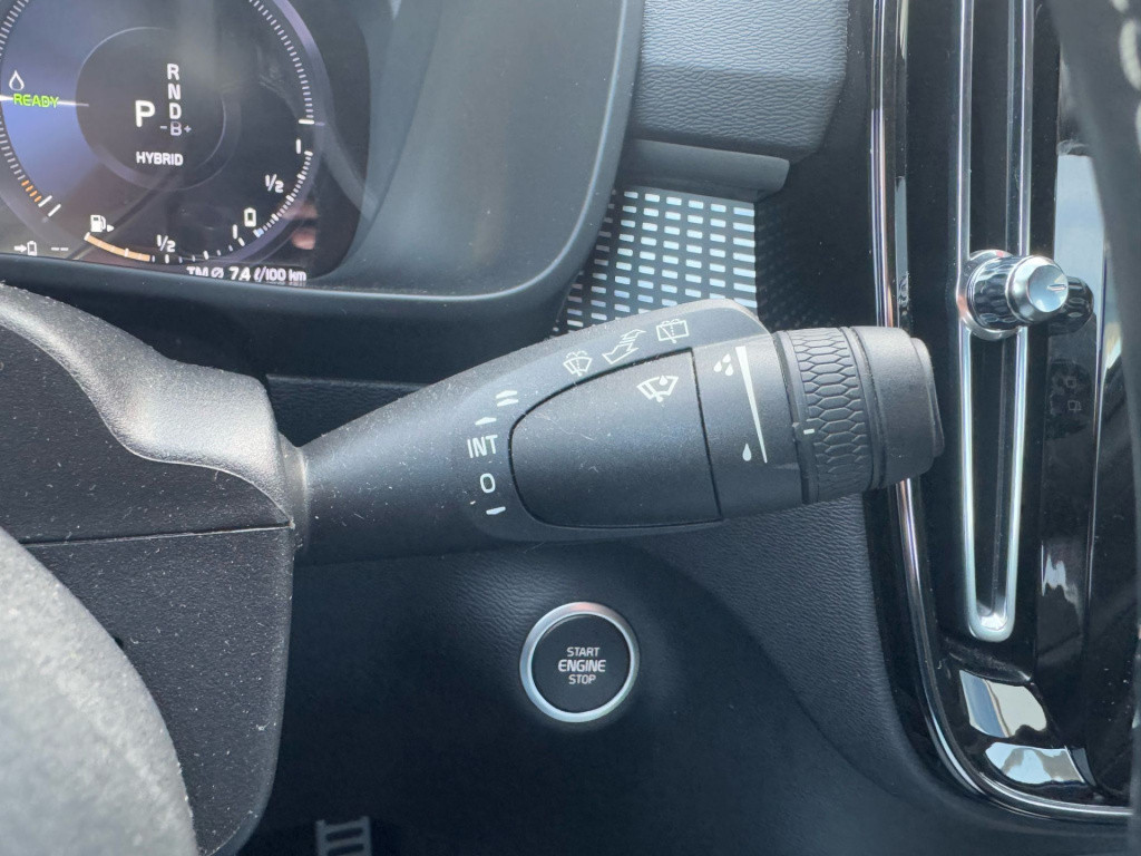 Volvo XC40 1.5 t4 recharge r-design expression