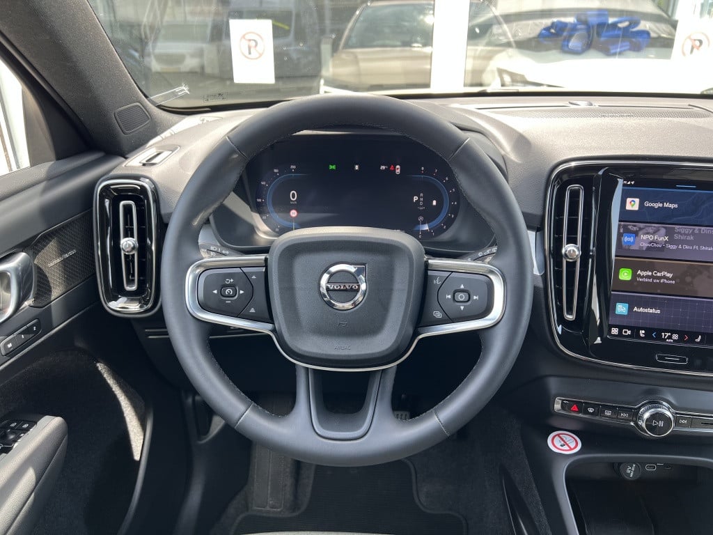 Volvo XC40 b4 197pk plus dark| adap.cruise| trekhaak|camera| googlemaps| el