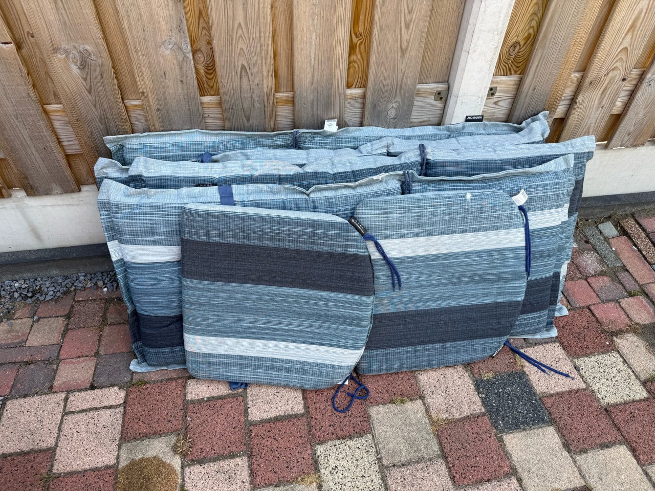 Mooi 7 delig tuinset met verstelbare stoelen!