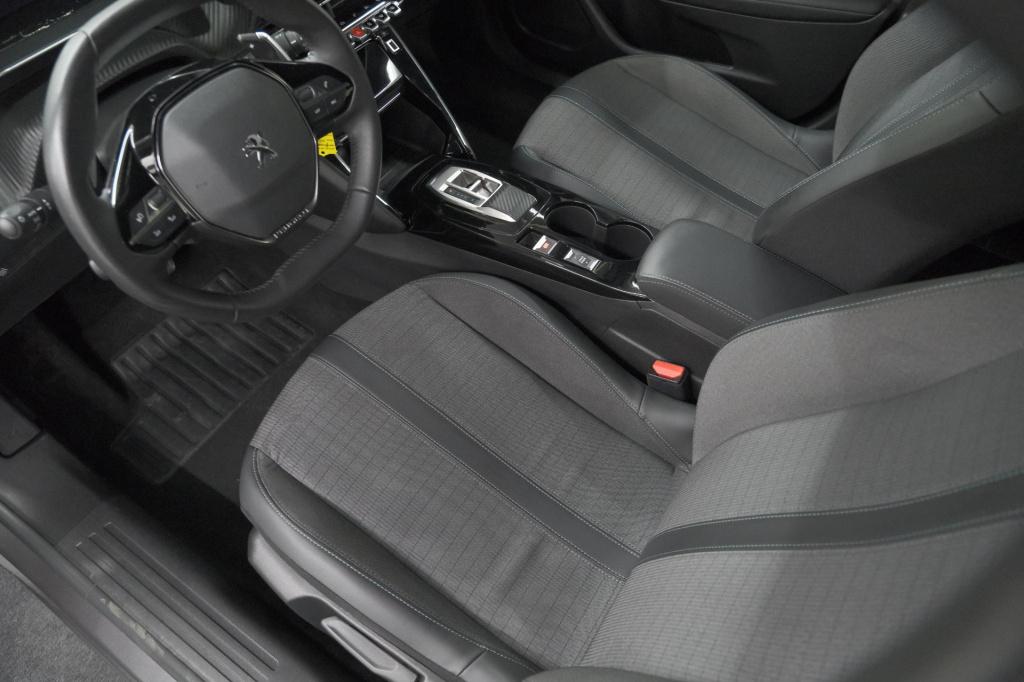 Peugeot 2008 puretech 130 eat8 allure pack | camera | apple carplay | parke