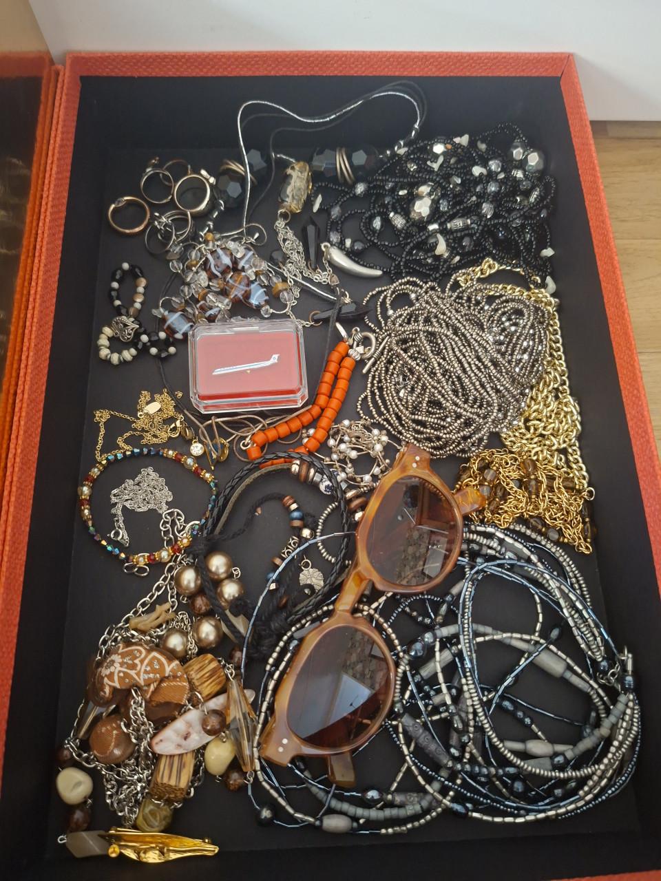 Grote partij sieraden