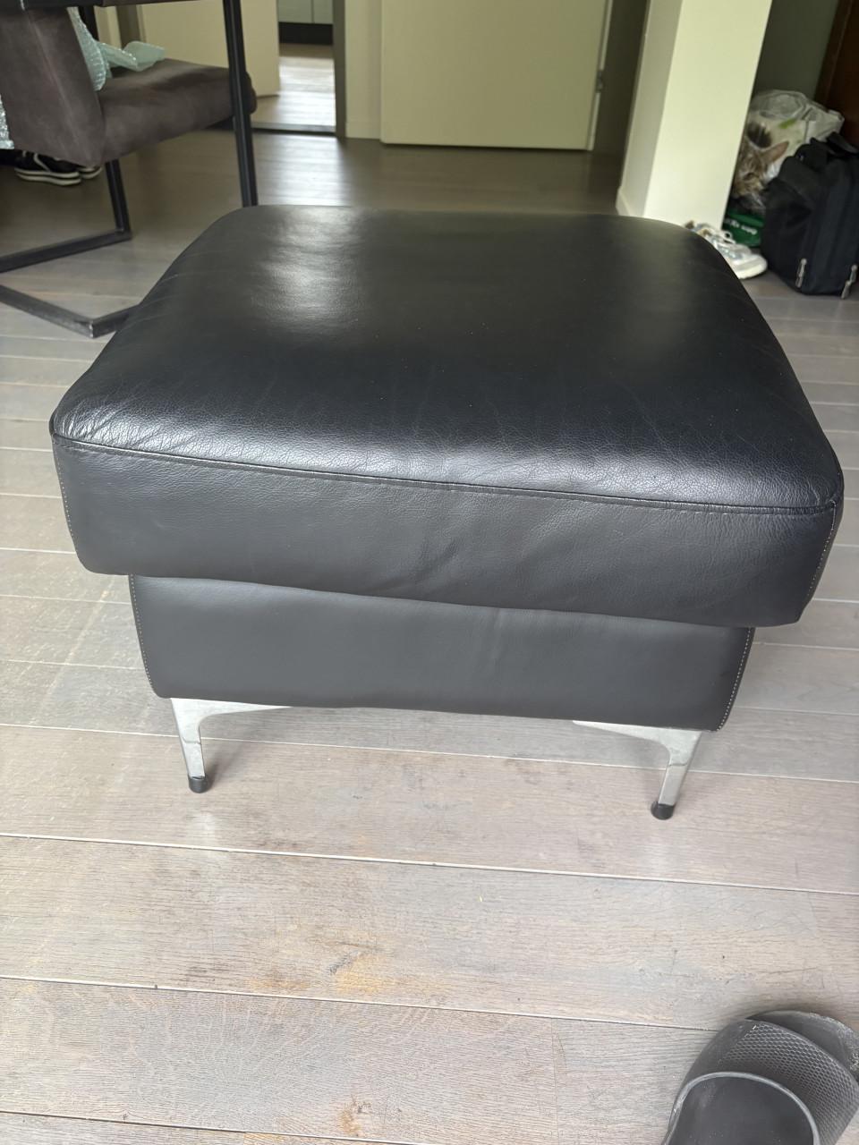 Zwart leder Italiaans design 3-2 stel met poef