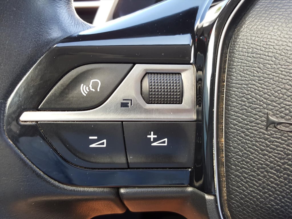 Peugeot 3008 1.2 130pk première automaat navigatie | trekhaak | panoramisch