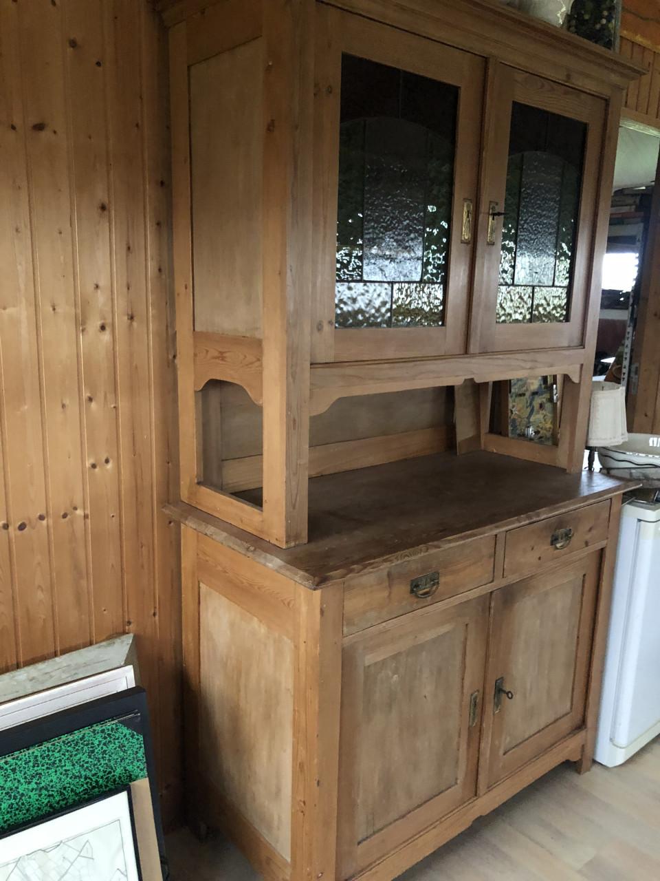 Vintage buffetkastje met glas in loodraampjes