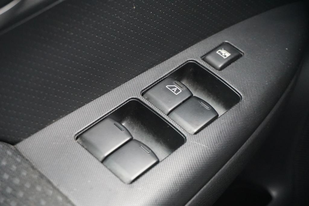 Nissan Note 1.6 tekna airco / navi / cruise / parkeersens. / trekhaak / eek