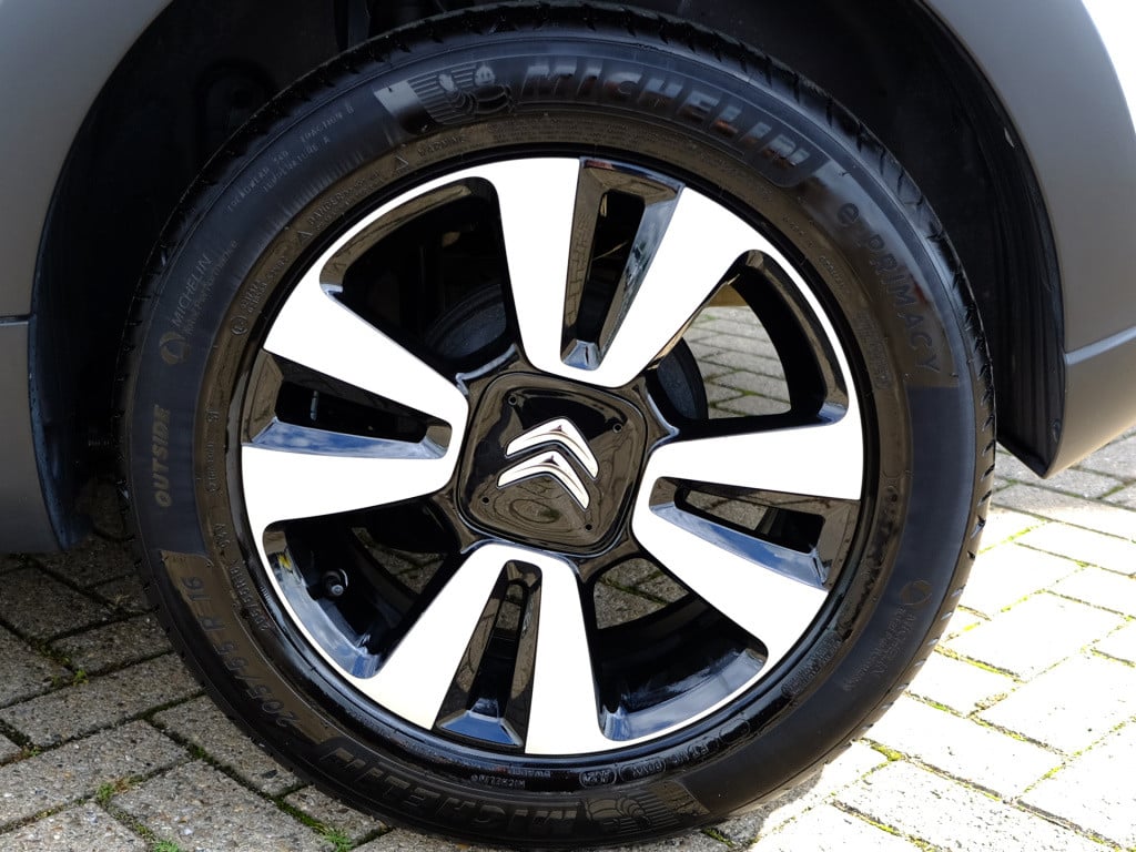 Citroen C3 1.2 puretech 83pk shine | stoelverwarming | park. sensoren | car