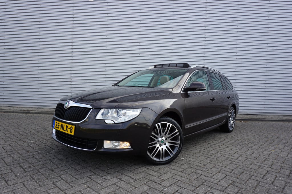 Skoda Superb combi 3.6 fsi elegance 4x4 business line automaat - climate / 