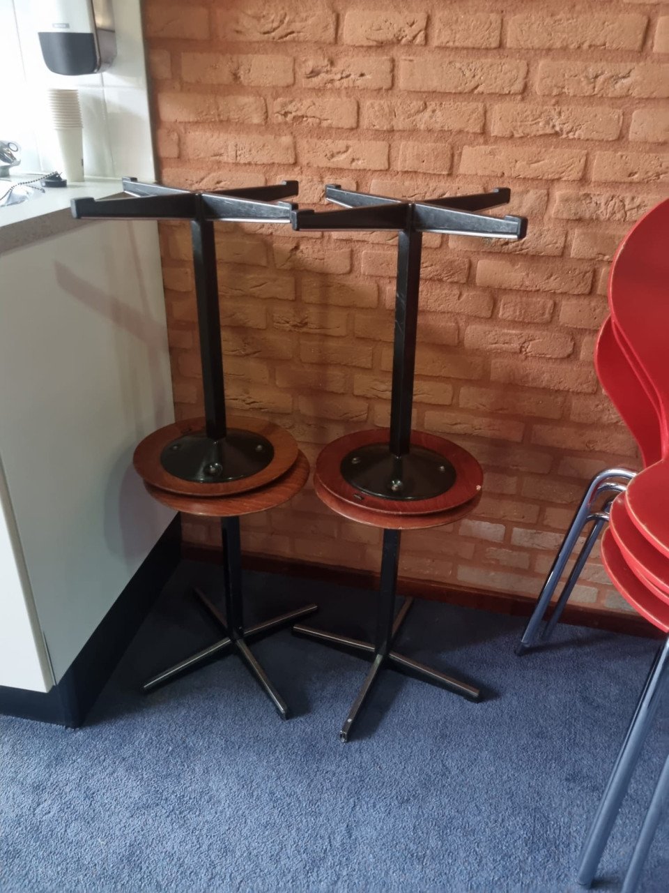 Diverse tafels en stoelen (school)