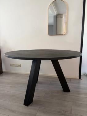 WOOOD Rhonda eettafel Ø129 cm – Massief eiken – Black Night
