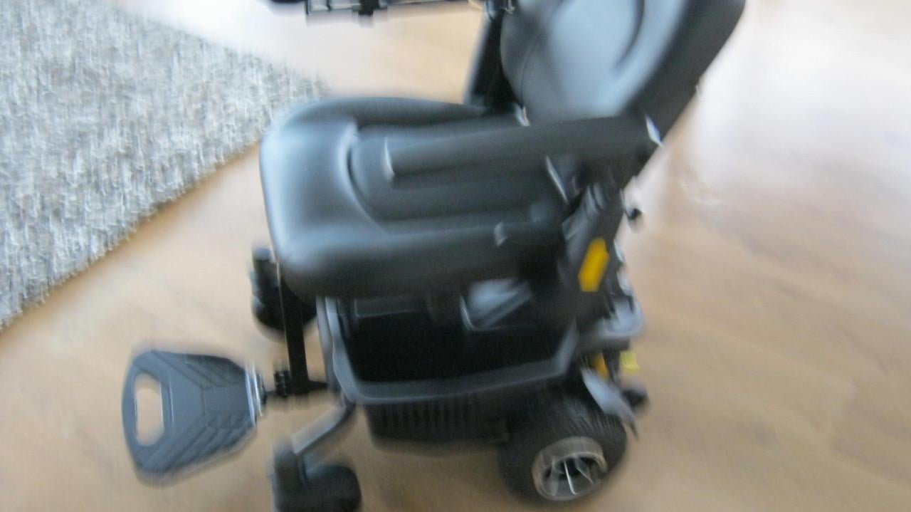 TE KOOP E-SMART COMPACTE ELEKTRICHE BINNEN ROLSTOEL MET JOYSTICK