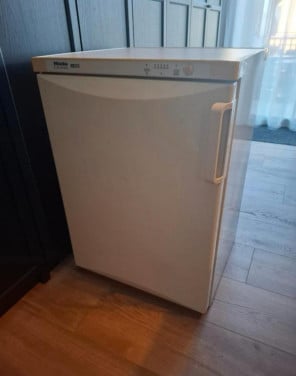 Miele 4 laden vrieskast inhoud Vriezer 141 liter 85x60 cm.