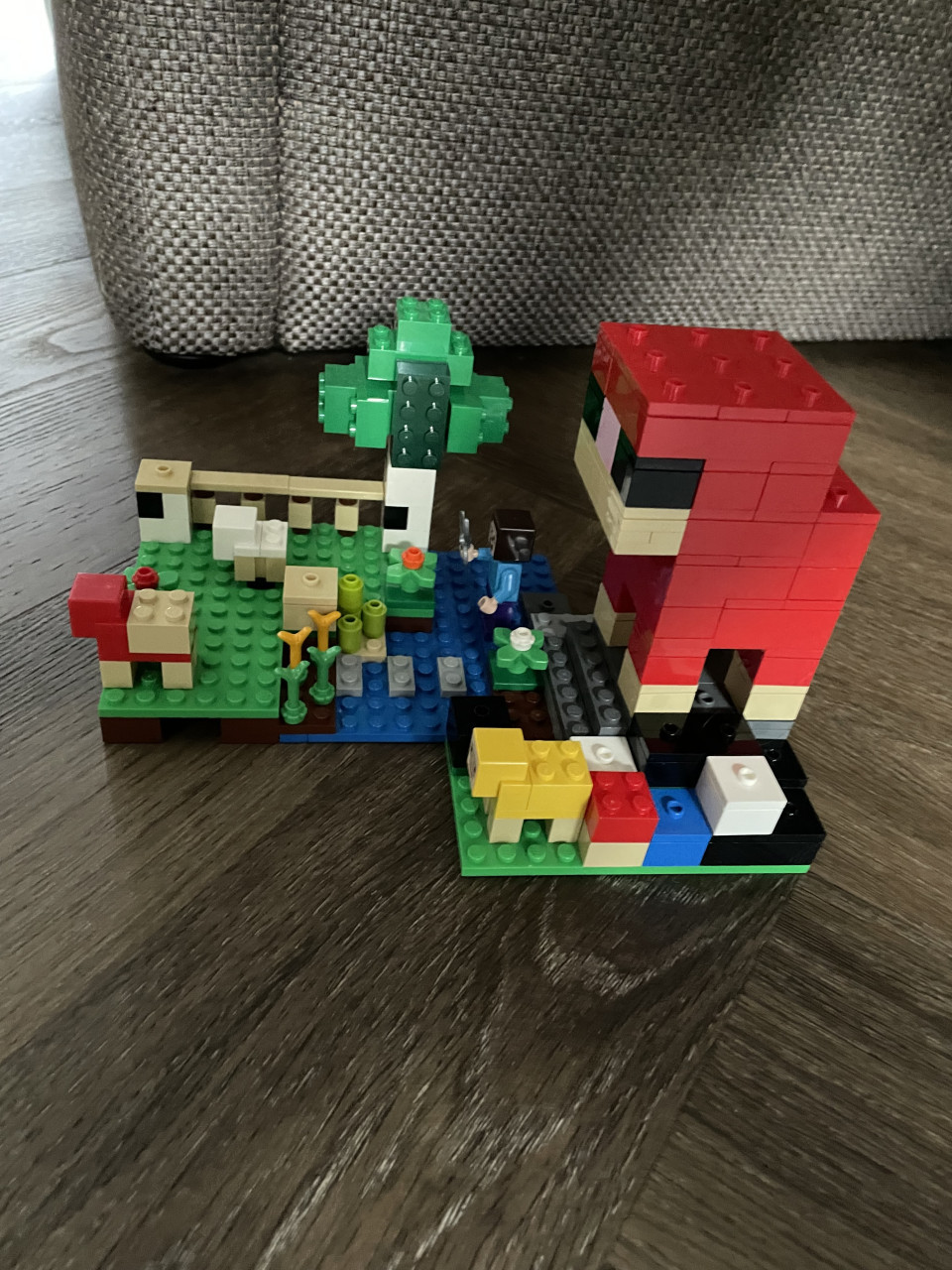 Lego Minecraft: De schapenboerderij 21153