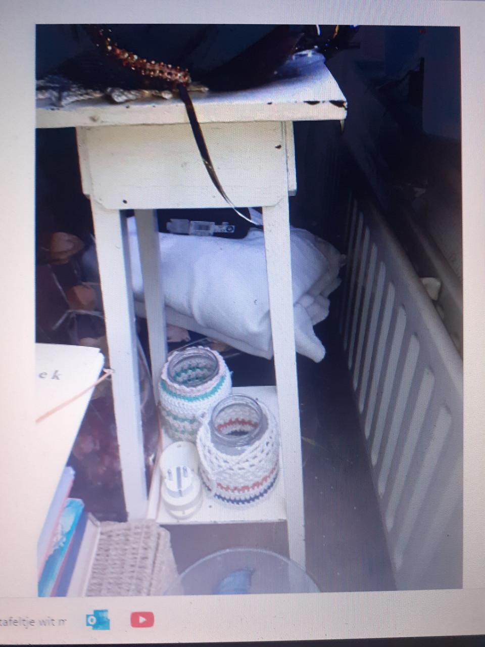 2 x Side-Table & en .........Side Table op 2 poten