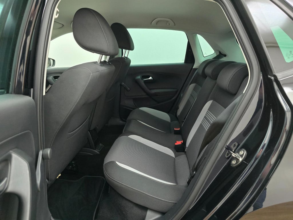 Volkswagen Polo occasion 1.2 tsi highline met parkeersensoren en 5 deurs zw