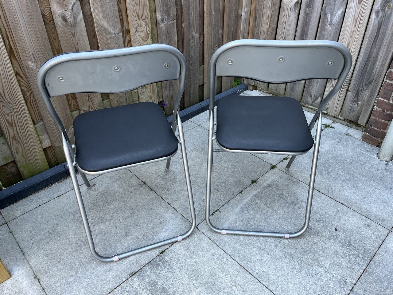 2 stoelen klapstoeltjes