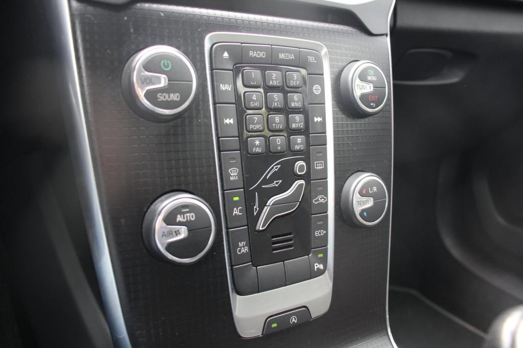 Volvo V40 1.5 t2 r-design automaat - leder/alcantara - led - navi - pdc + c