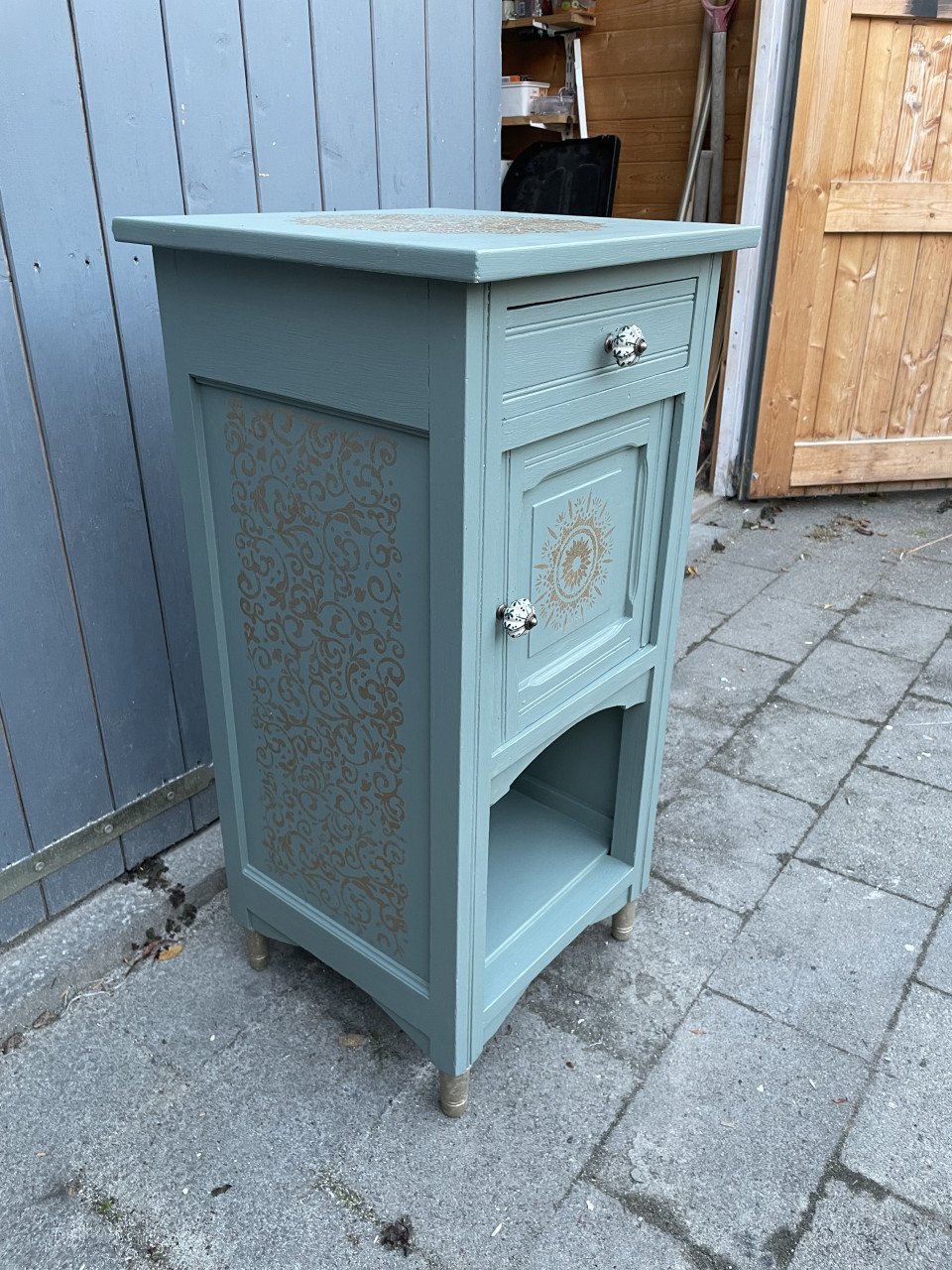 Uniek gerestyled nacht/bijzetkastje