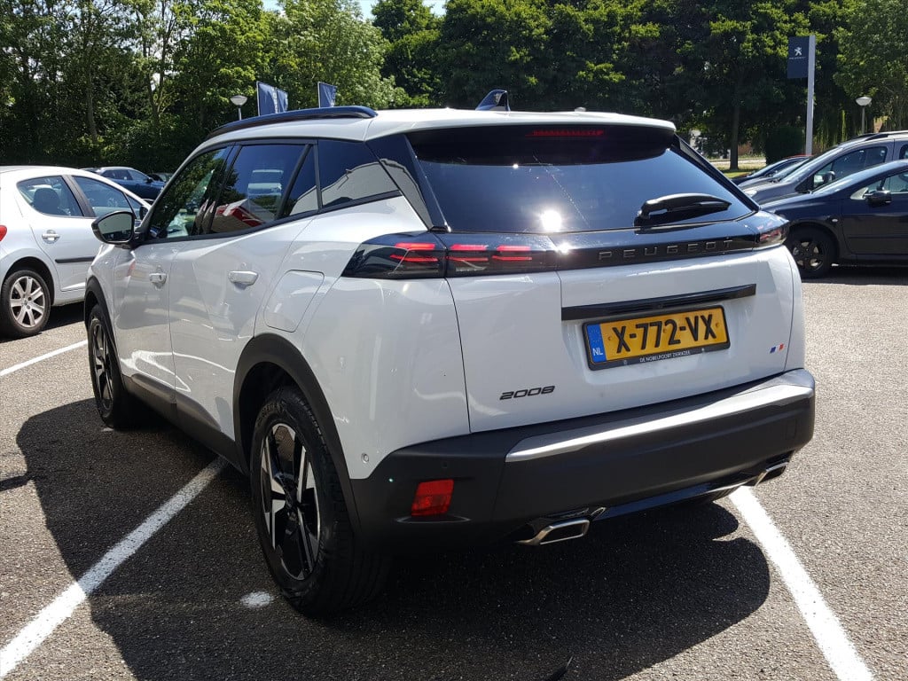 Peugeot 2008 allure pack 1.2 pt-130pk (vol)automaat (eat8) | 3d navigatie &