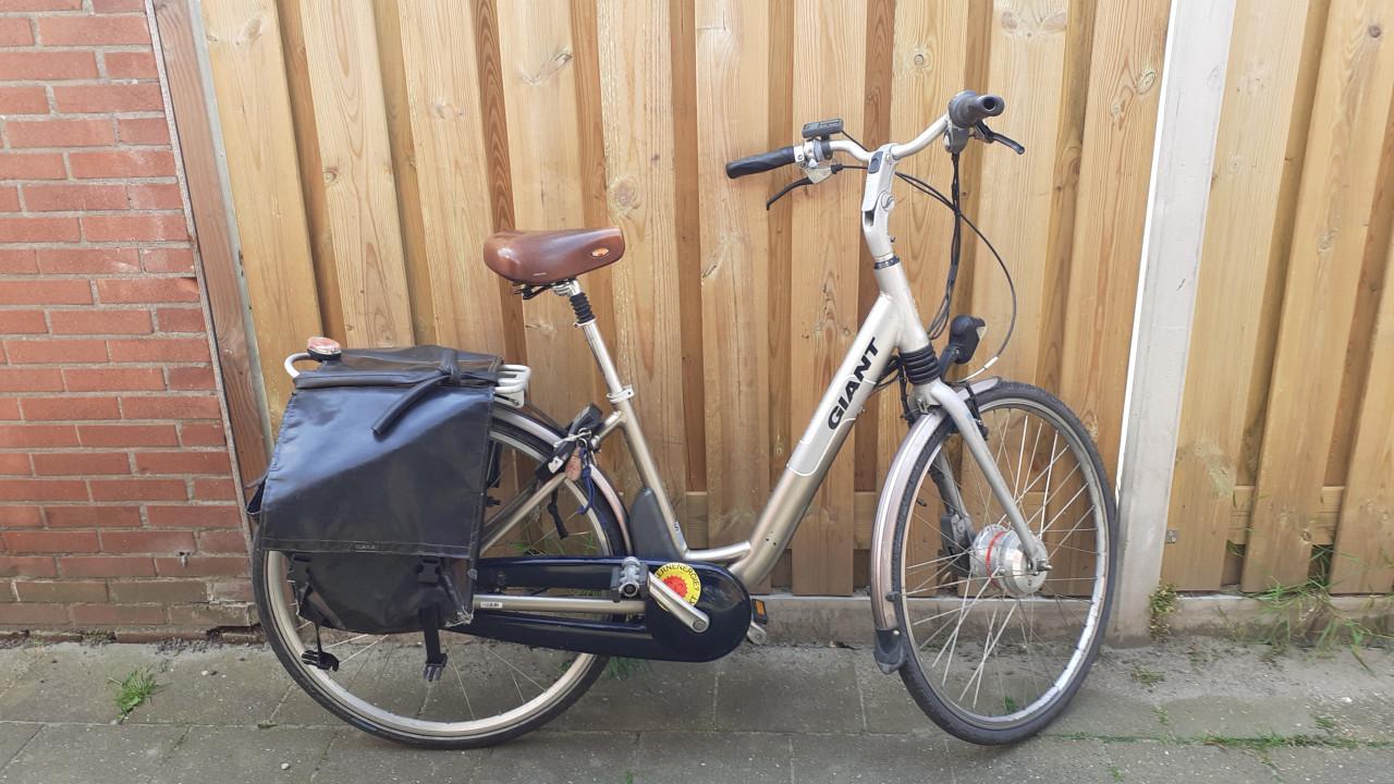 GEVRAAGD Elektrische -fiets GIANT Dames & Heren mag met DEFECT