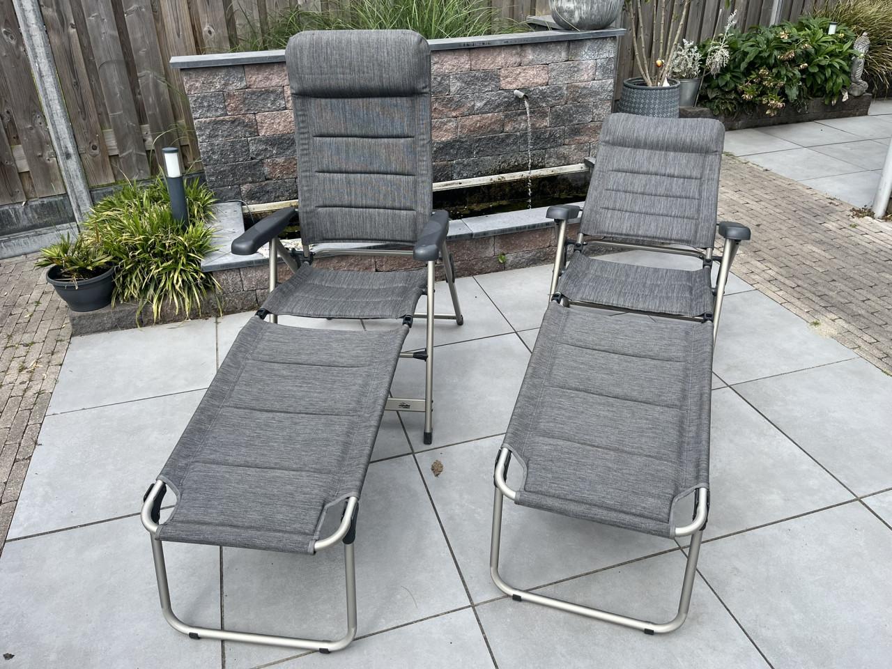 2 Campingstoelen met voetenbank