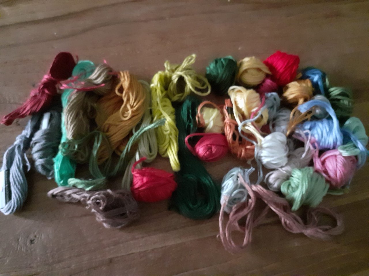 NIEUWE borduurzijde - ALLERLEI KLEUREN 66 stuks + restjes !!
