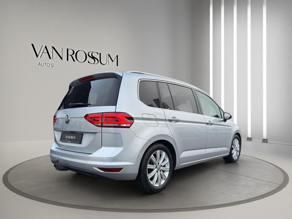 Volkswagen Touran 1.4 tsi highline 7p | panoramadak | camera | wegklaptrekh
