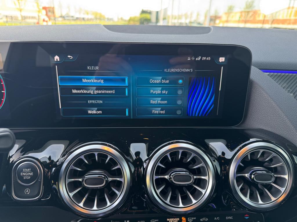 Mercedes-Benz Gla-klasse 200 amg line automaat , wegklapbare trekhaak , ach