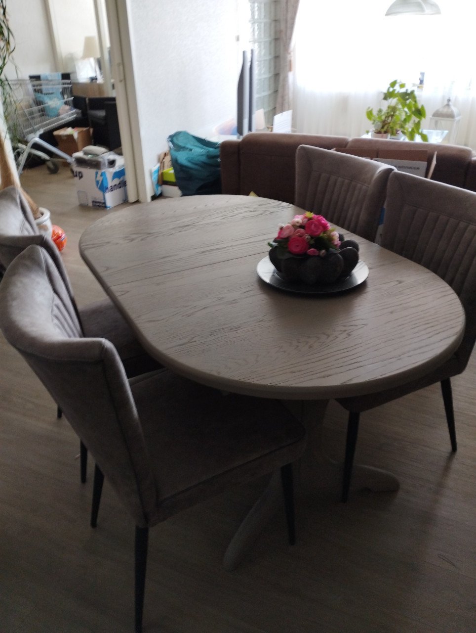 Eetkamertafel en stoelen