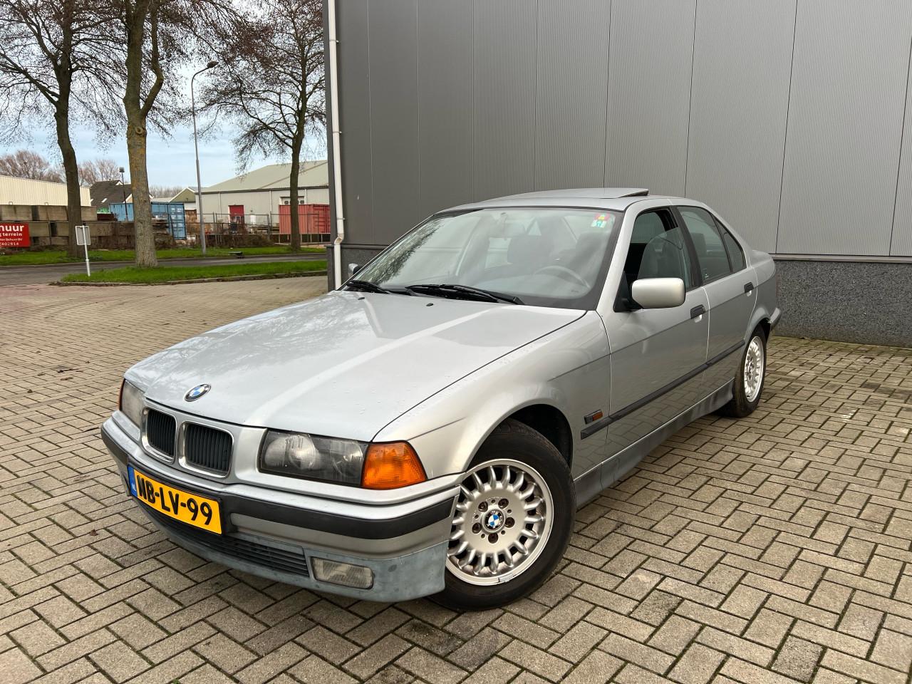 BMW 3-Serie 320i 6 cilinder automaat 2 jaar apk