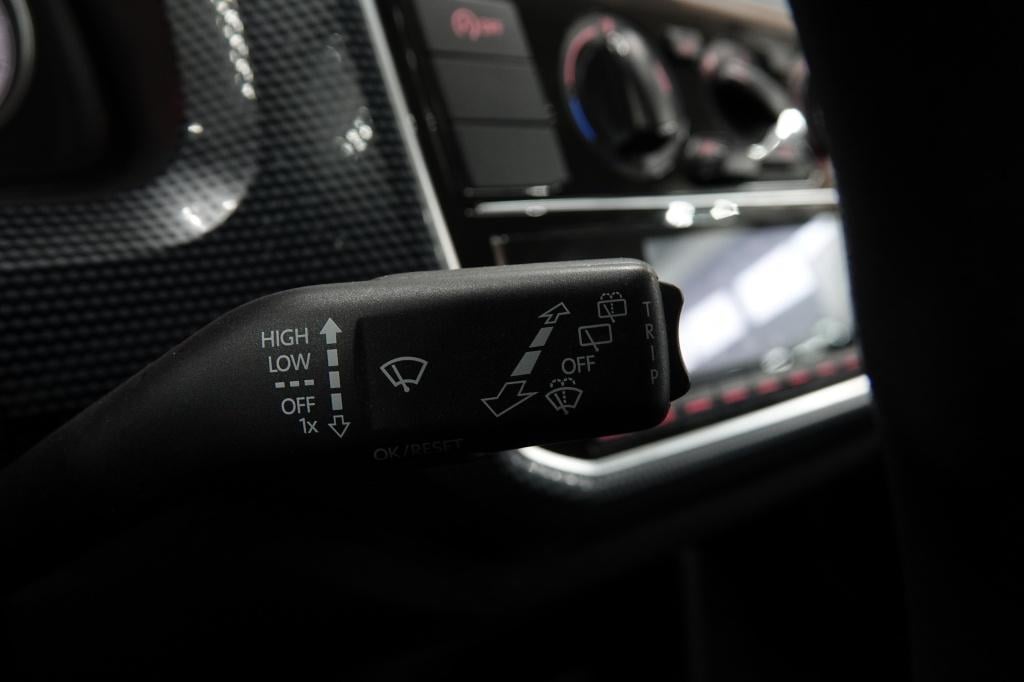 Volkswagen UP! 1.0 | bluetooth | lane assist | airco |