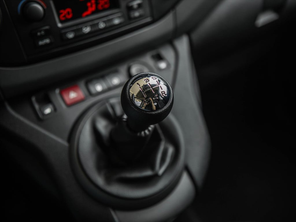 Peugeot Partner 1.2 puretech 110pk | airco | zonnepaneel | cruise control |
