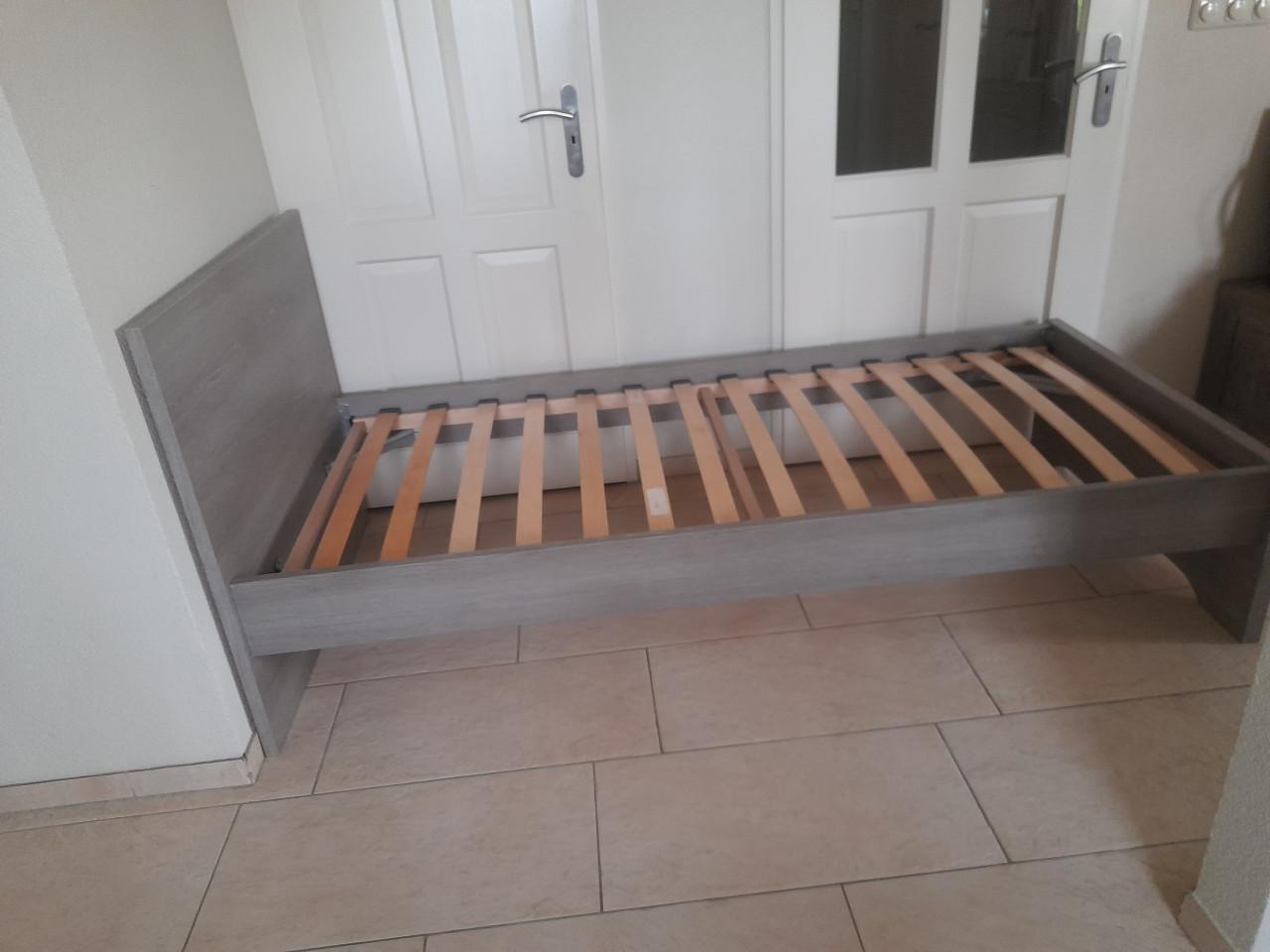 1 Persoons bed 90 x 200 ( in goede staat )