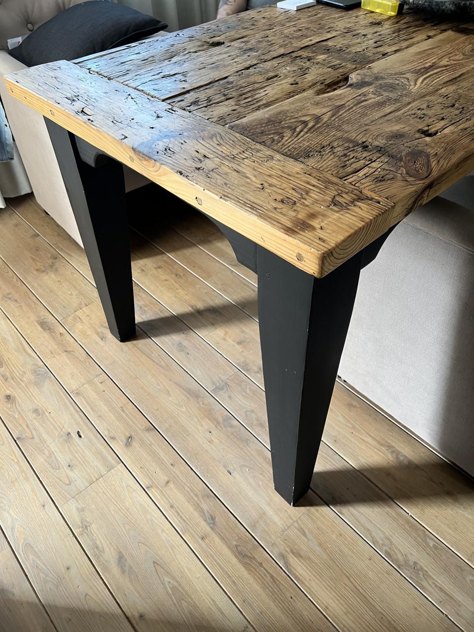 Robuuste houten eettafel 180x90x80
