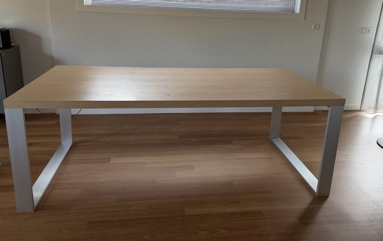 Massief houten eettafel 220x100 + 6 XOOON stoelen