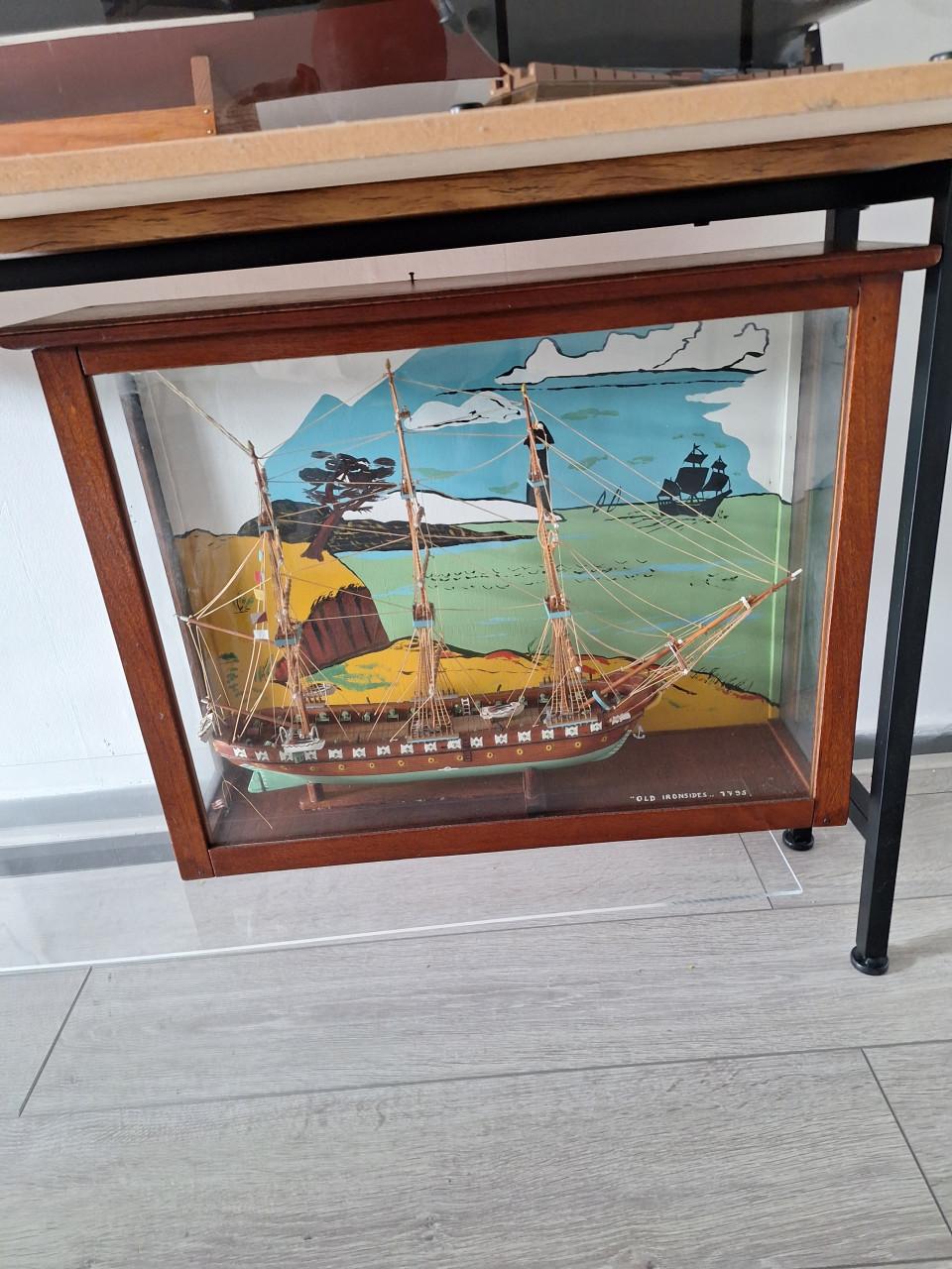 Model boot in  vitrine