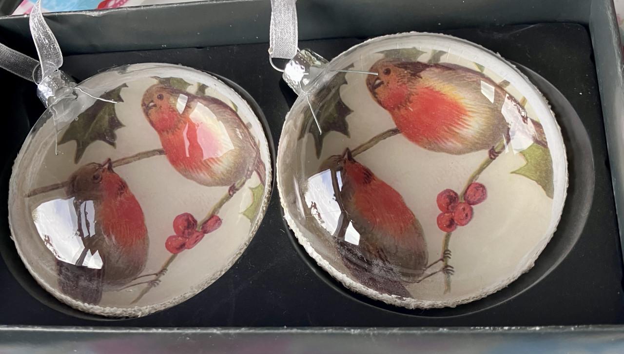 Glazen kerstballen, Roodborst