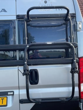 Thule fietsendrager, geschikt voor buscamper.