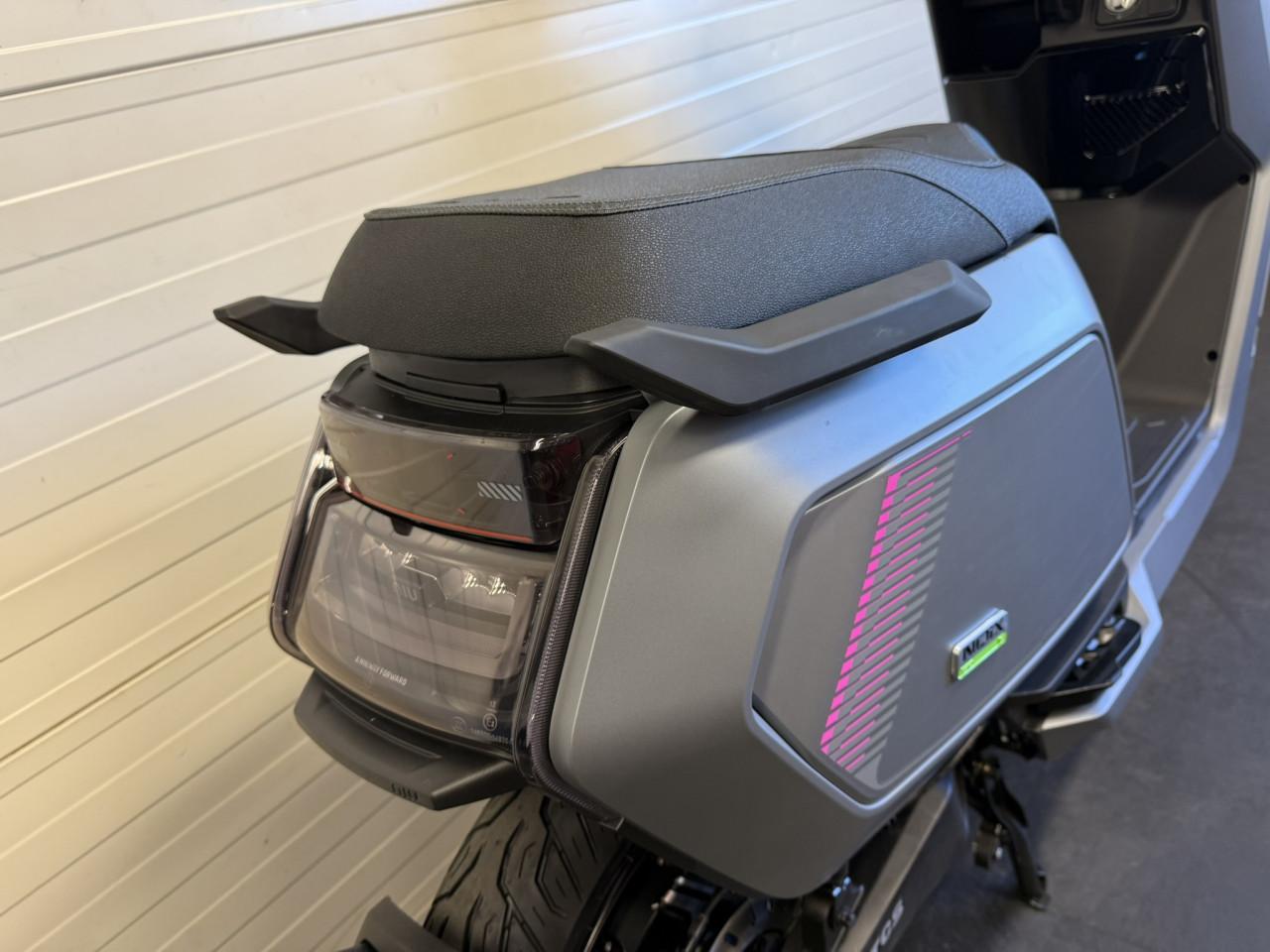 Niu NQIX 150, de beste smart E-scooter uit op voorraad!