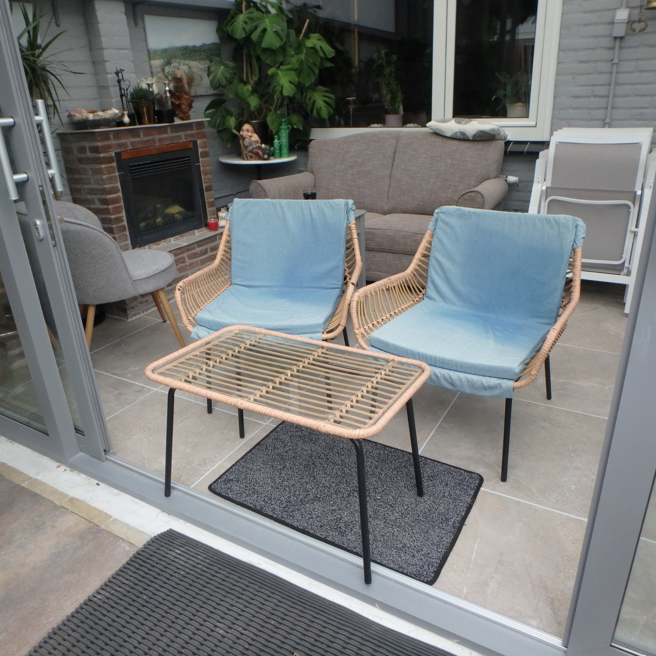 Rotan stoelen en tafel
