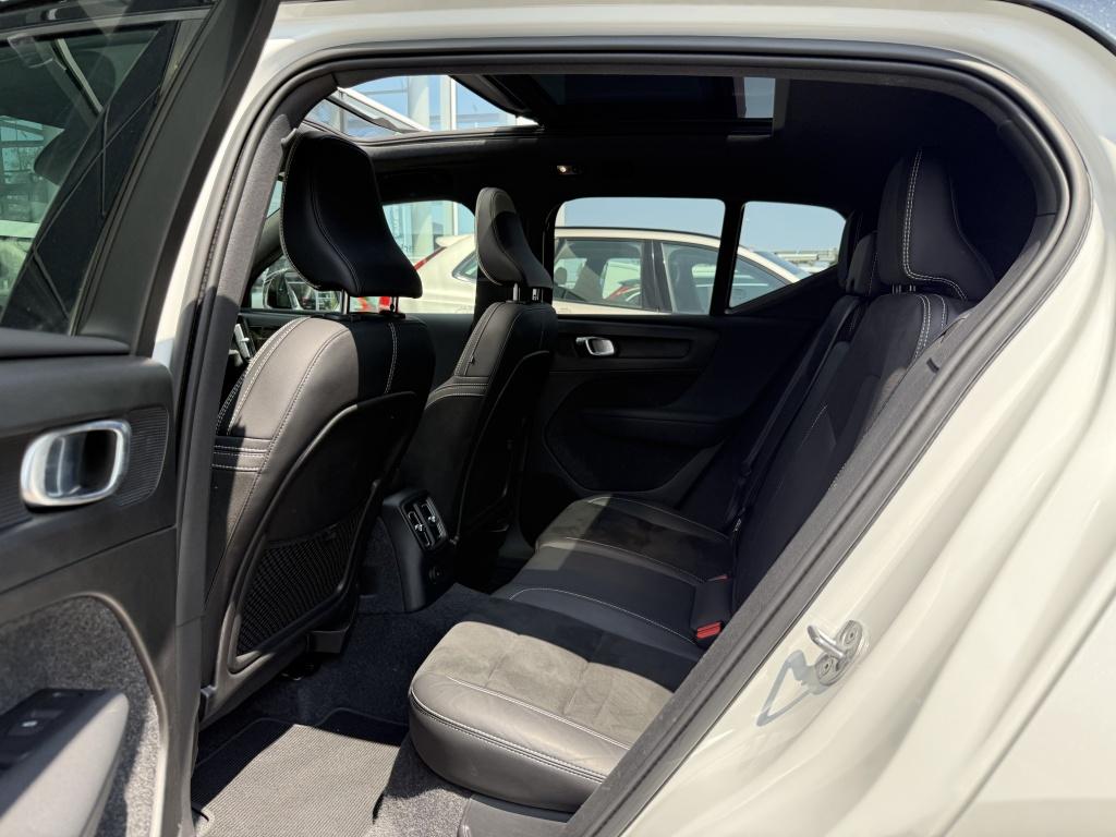 Volvo XC40 t5 262pk recharge ultimate dark |leder+ memory| camera| h&k soun