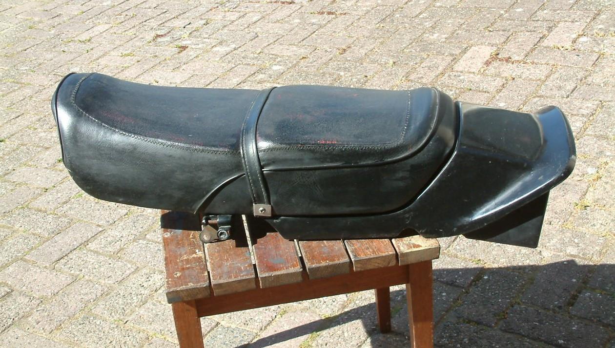 Honda 750-900 1979 t/m 1984  kappen en zadel voor wie dat nog  zoekt