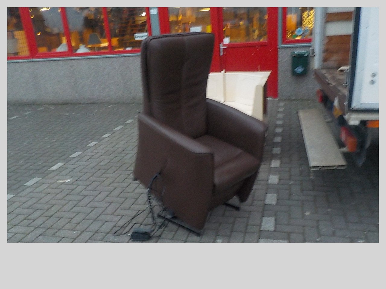 Leren elektrische sta-op relax Fauteuil met 2 motoren in goede staat