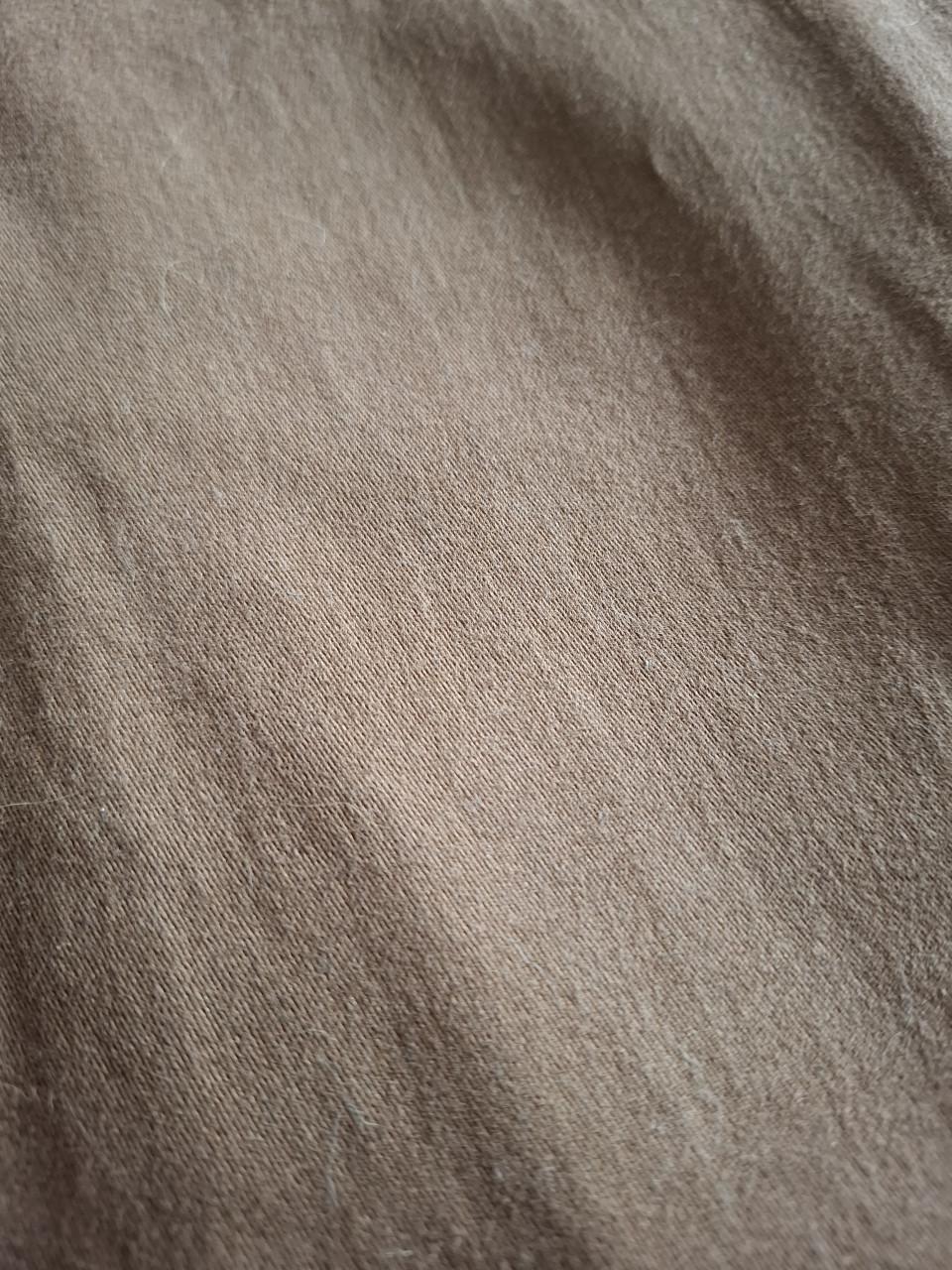 Didi broek met dubbele riemlussen en knoopdetails. Bruin. Maat 44