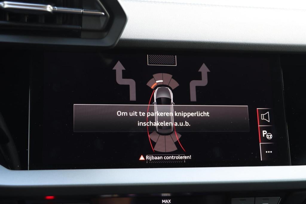 Audi A3 limousine 30 tfsi s edition 115pk s-tronic